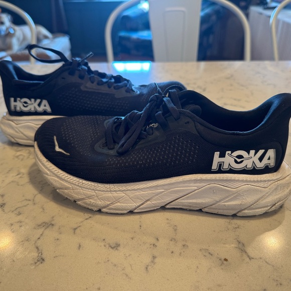 Hoka Shoes - Hoka Women’s One One Arahi 7 Black Athletic Running Shoes -  Size 6